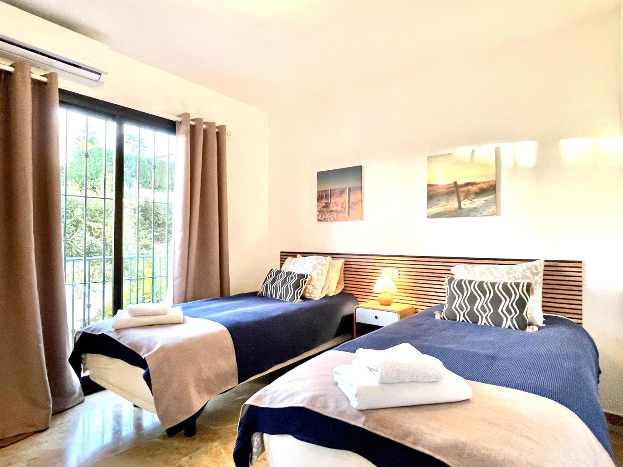Sitio de Calahonda Riviera By The Beach 2 Bedroom Apartment מראה חיצוני תמונה